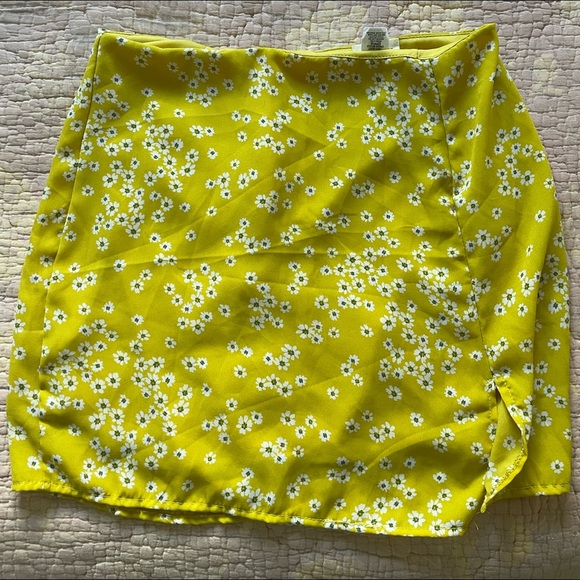 FASHION NOVA mini skirt - Picture 2 of 2